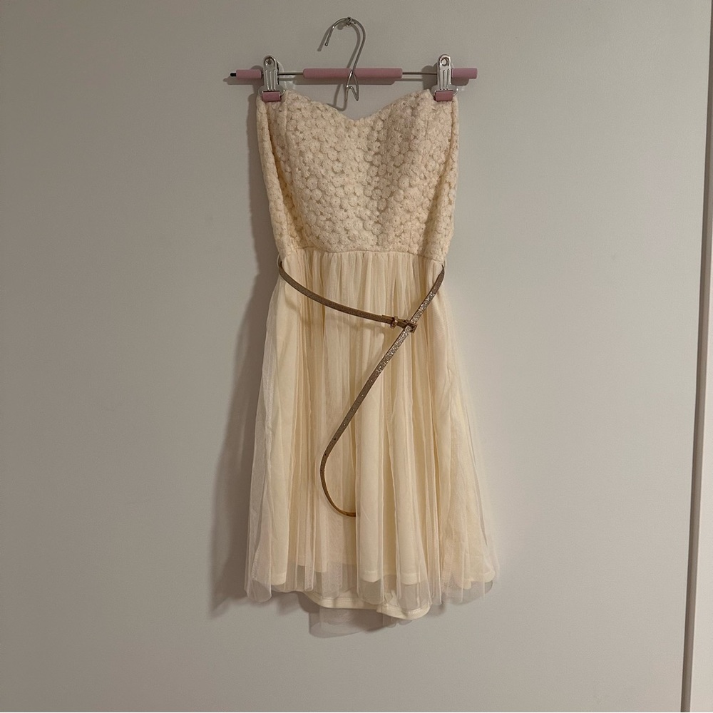 New Mystic Cream Strapless Dress with Belt Size L